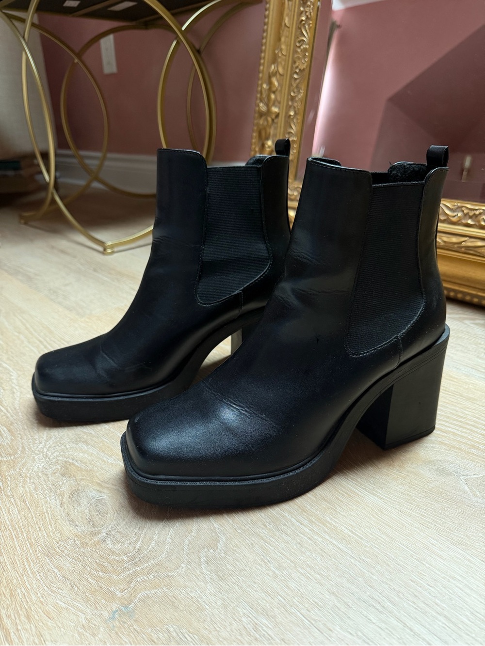 Women’s Black Platform Chelsea Boots - Sleek Block Heel Ankle Boot